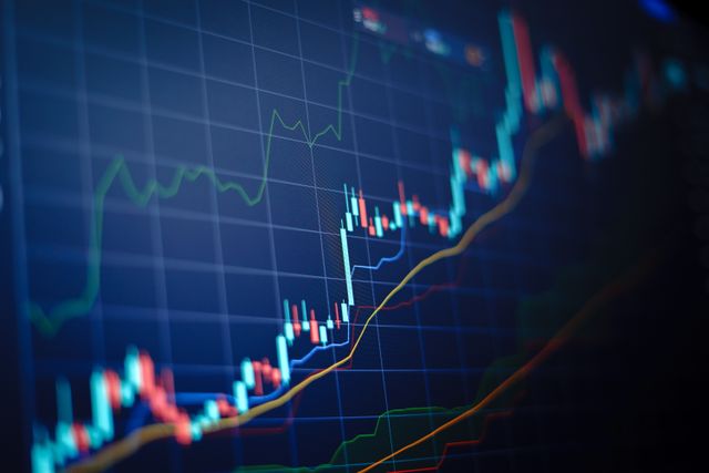 Cautious tone to US trading on Wednesday, as tech comes under pressure, and UK bonds recover